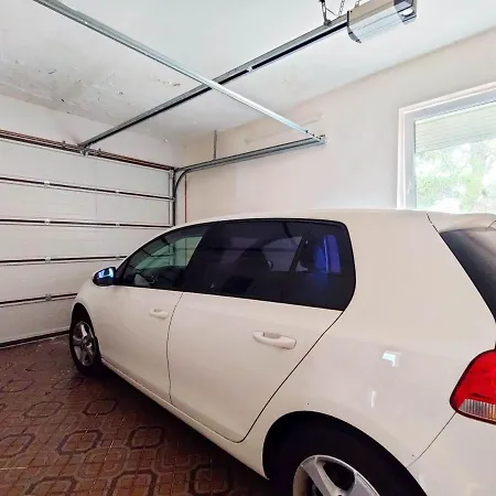 будинок з басейном біля моря для сімейного відпочинку Odesa