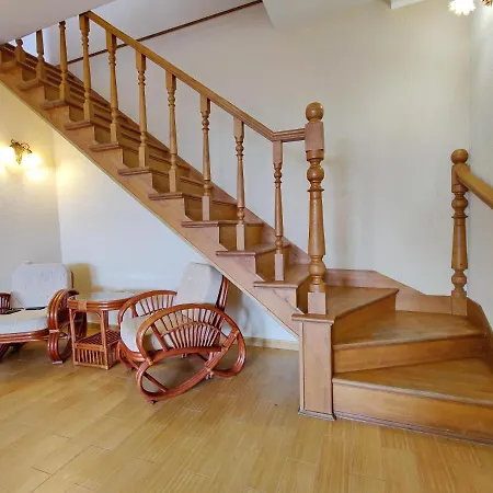 будинок з басейном біля моря для сімейного відпочинку Country house