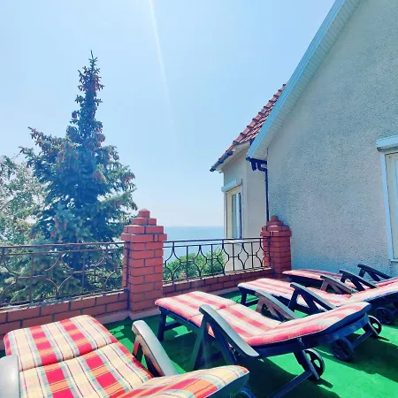 Country house будинок з басейном біля моря для сімейного відпочинку *