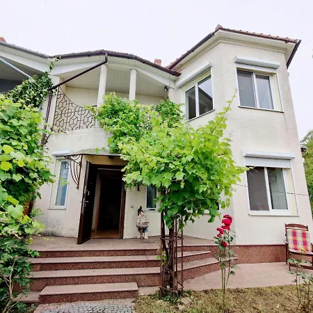 будинок з басейном біля моря для сімейного відпочинку Country house *