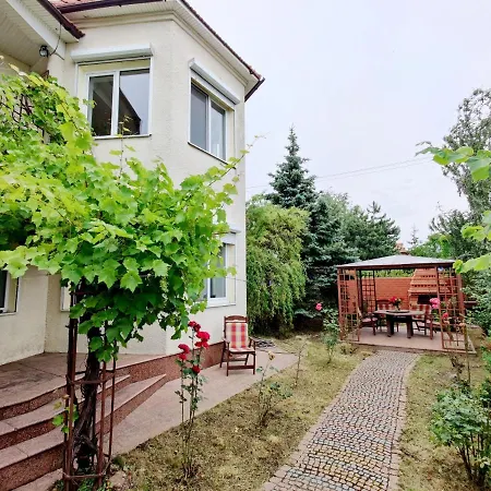 Літній будинок будинок з басейном біля моря для сімейного відпочинку *