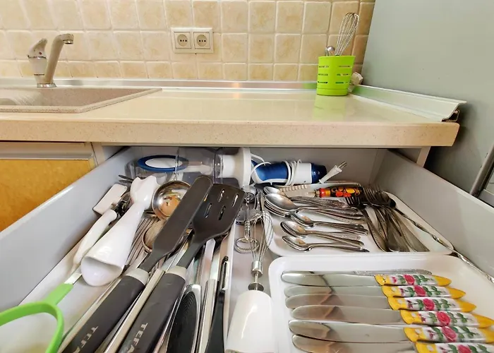 будинок з басейном біля моря для сімейного відпочинку Country house