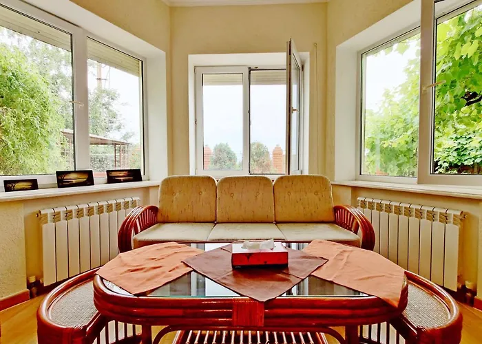 будинок з басейном біля моря для сімейного відпочинку *