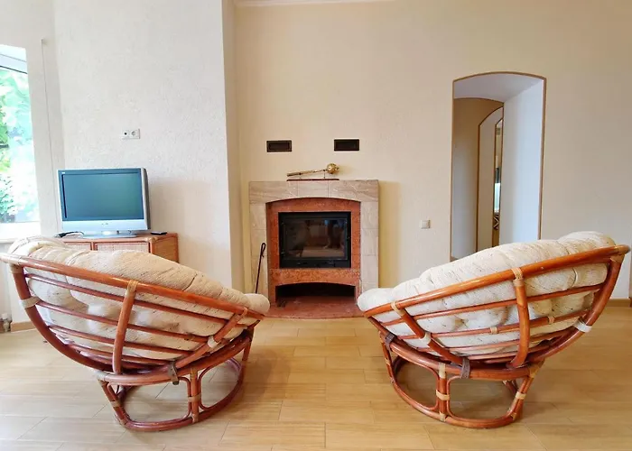 Séjour à la campagne будинок з басейном біля моря для сімейного відпочинку