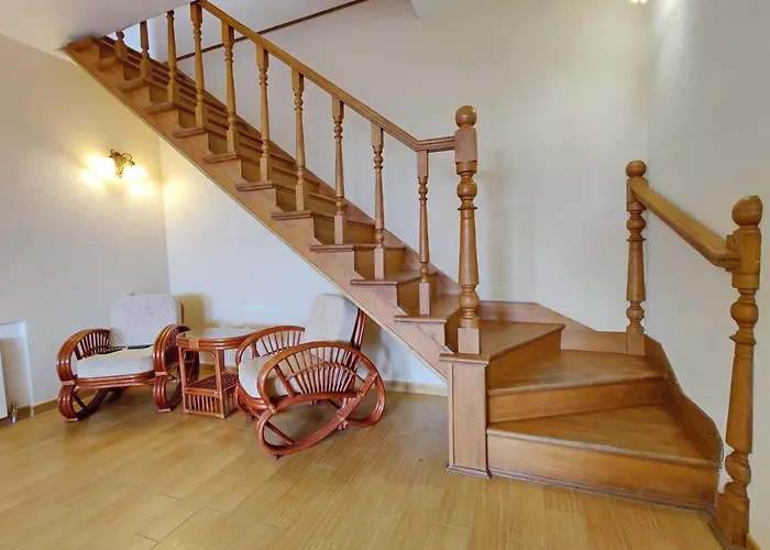 будинок з басейном біля моря для сімейного відпочинку Country house