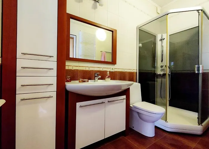 будинок з басейном біля моря для сімейного відпочинку Country house