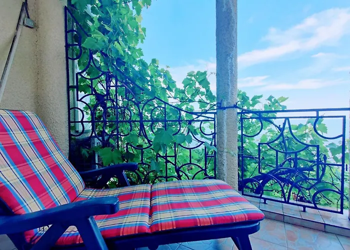 будинок з басейном біля моря для сімейного відпочинку * Odesa