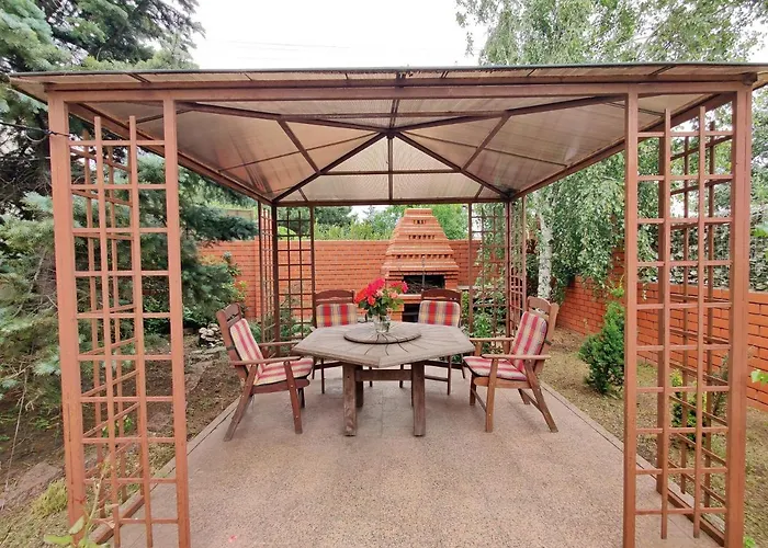 будинок з басейном біля моря для сімейного відпочинку *