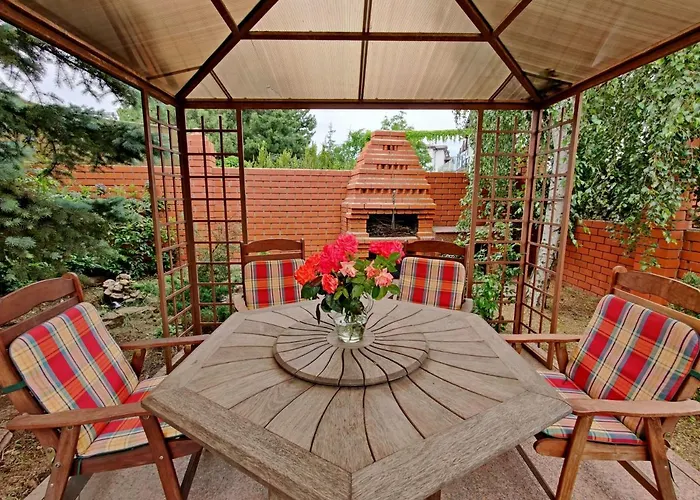 Country house будинок з басейном біля моря для сімейного відпочинку *