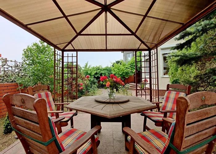 Country house будинок з басейном біля моря для сімейного відпочинку Odesa