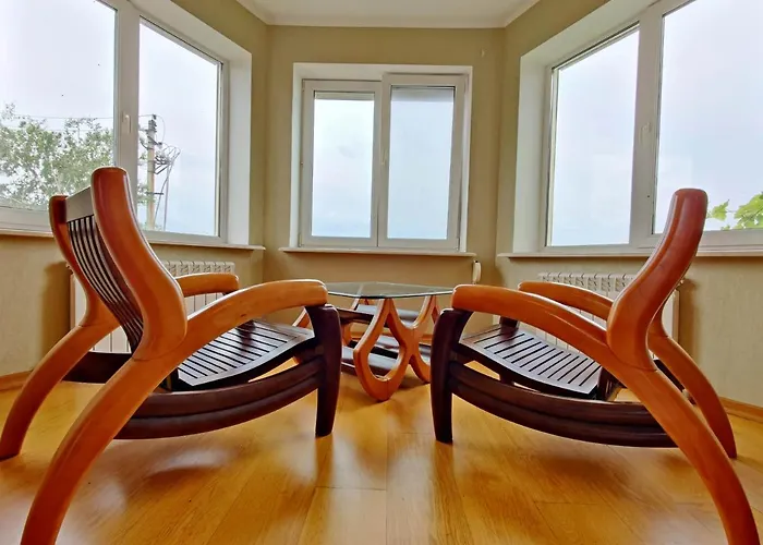 будинок з басейном біля моря для сімейного відпочинку Séjour à la campagne Odessa