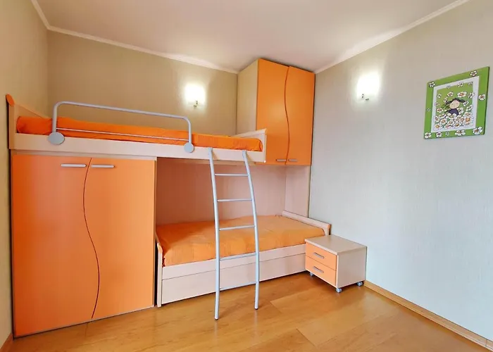 будинок з басейном біля моря для сімейного відпочинку *