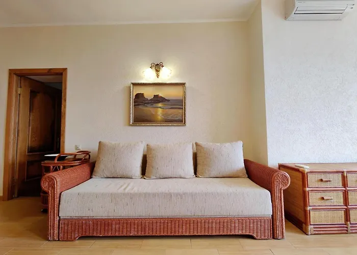 будинок з басейном біля моря для сімейного відпочинку *